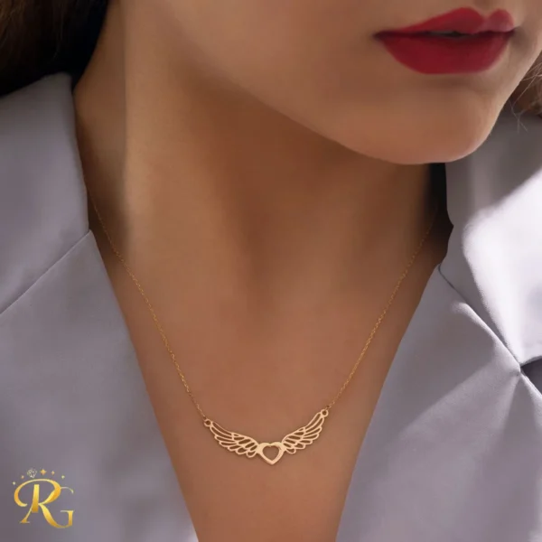گردنبند طلا طرح بال فرشته و قلب روی مدل زنانه - خرید آنلاین از روژمان گالری