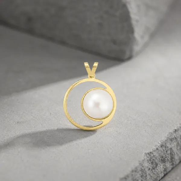swarovski-pearl-circle-gold-pendant